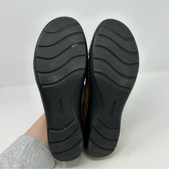 Clarks Brown Tan Perforated Leather Comfort Breathable Loafers Size 10 - Picture 8 of 12